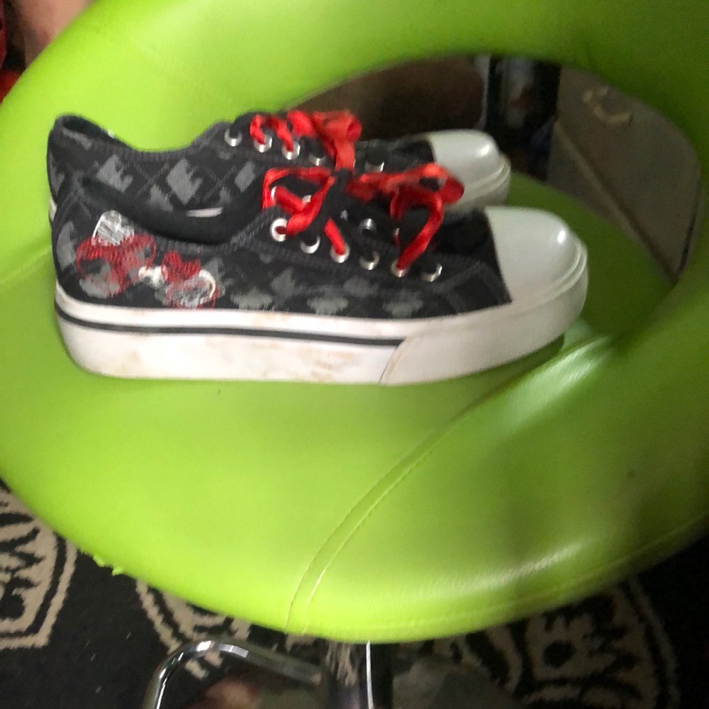 Airwalk Red and Black Low-Top Sneakers